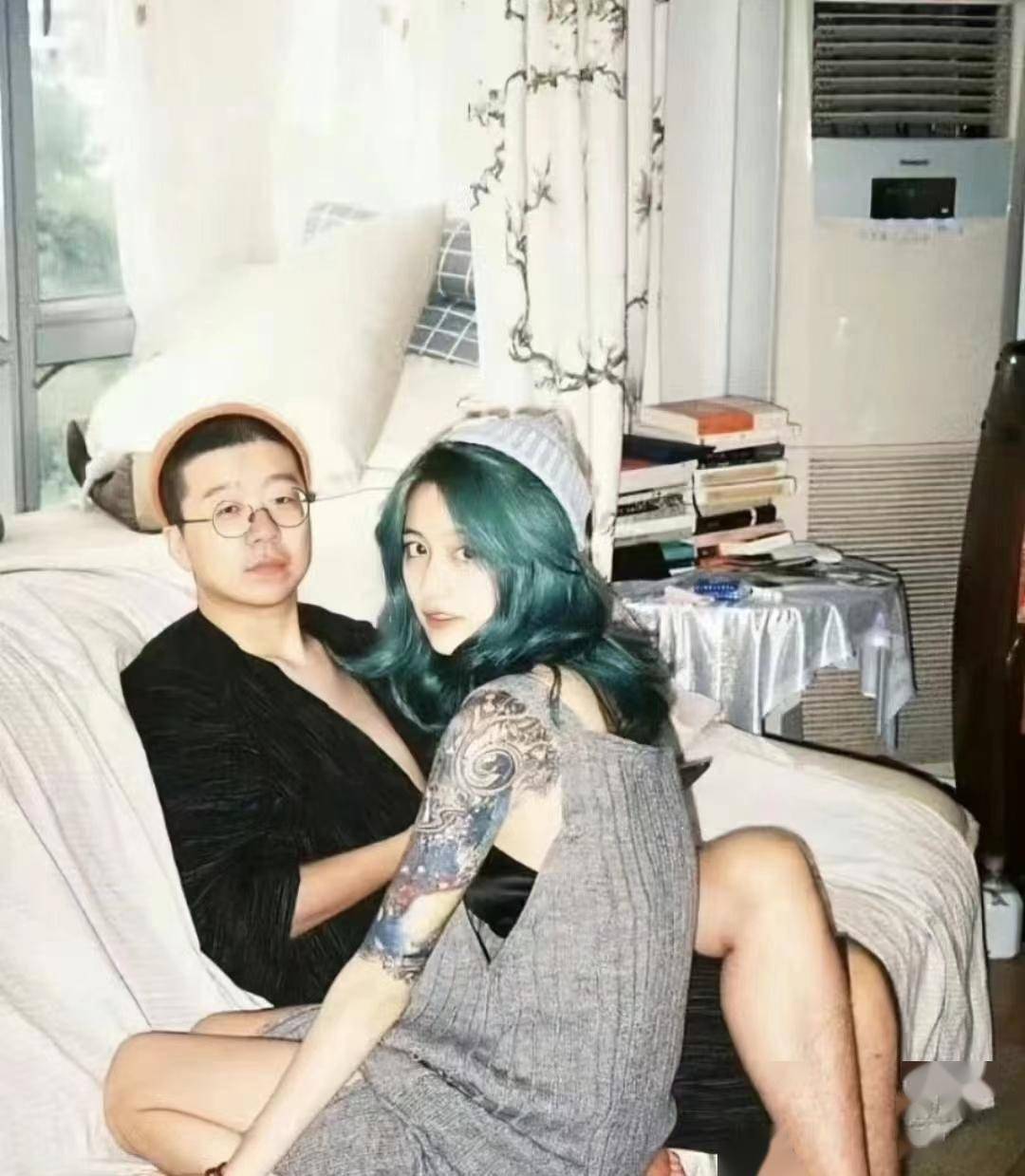 对此,李诞工作室迅速发表声明,表示这只是偶然拍摄的照片,并不代表