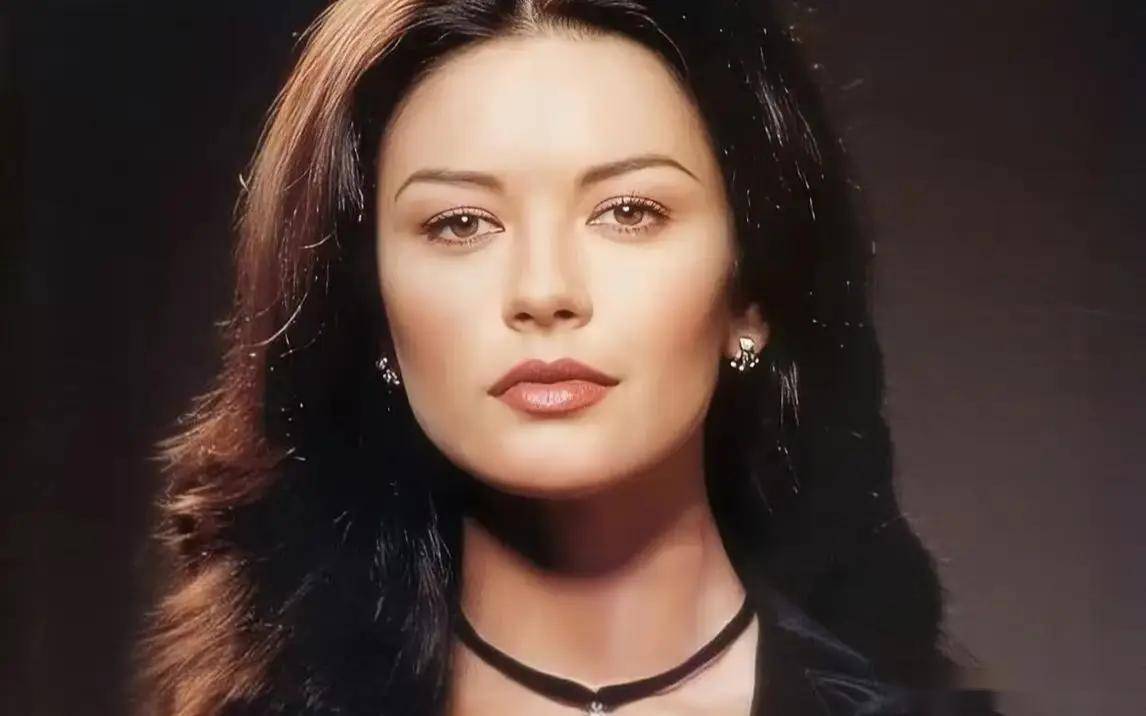 泽塔琼斯惊艳写真曝光,美貌与气质的完美融合!