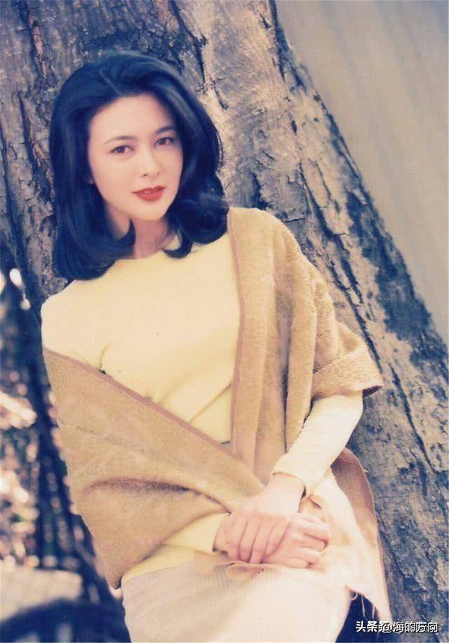 关之琳巅峰期有多绝色?当看到她的泳装剧照,才知道啥叫女人味