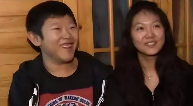 于是在2013年的时候,侯祥和赵寅正式官宣领证,并在不久后举办了婚礼