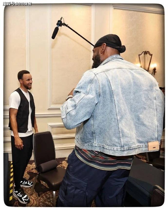 老大驾到!詹皇加入美国男篮训练营,杜兰特库里恭迎,浓眉打情骂俏-詹皇篮球