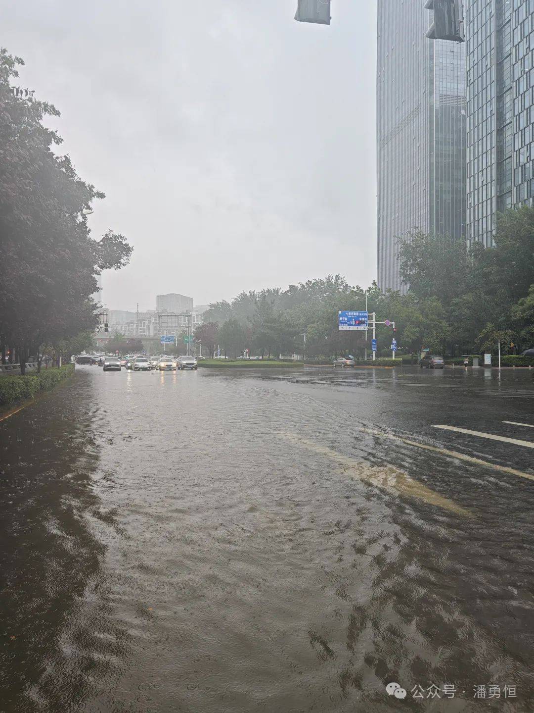 郑州下雨图片图片