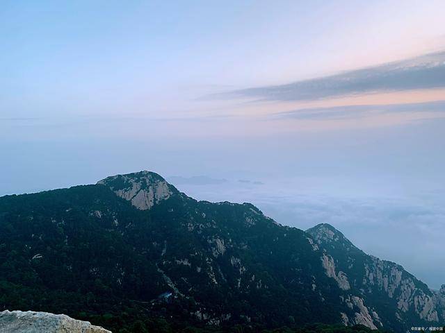 女子刚走下泰山被通知回山顶领身份证,不哭不闹回家补办