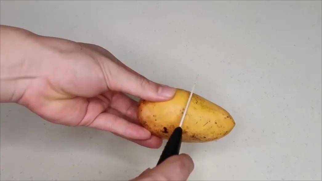 吃了三十年芒果才知道,在芒果中间切一刀,比去皮更胜一筹,厉害