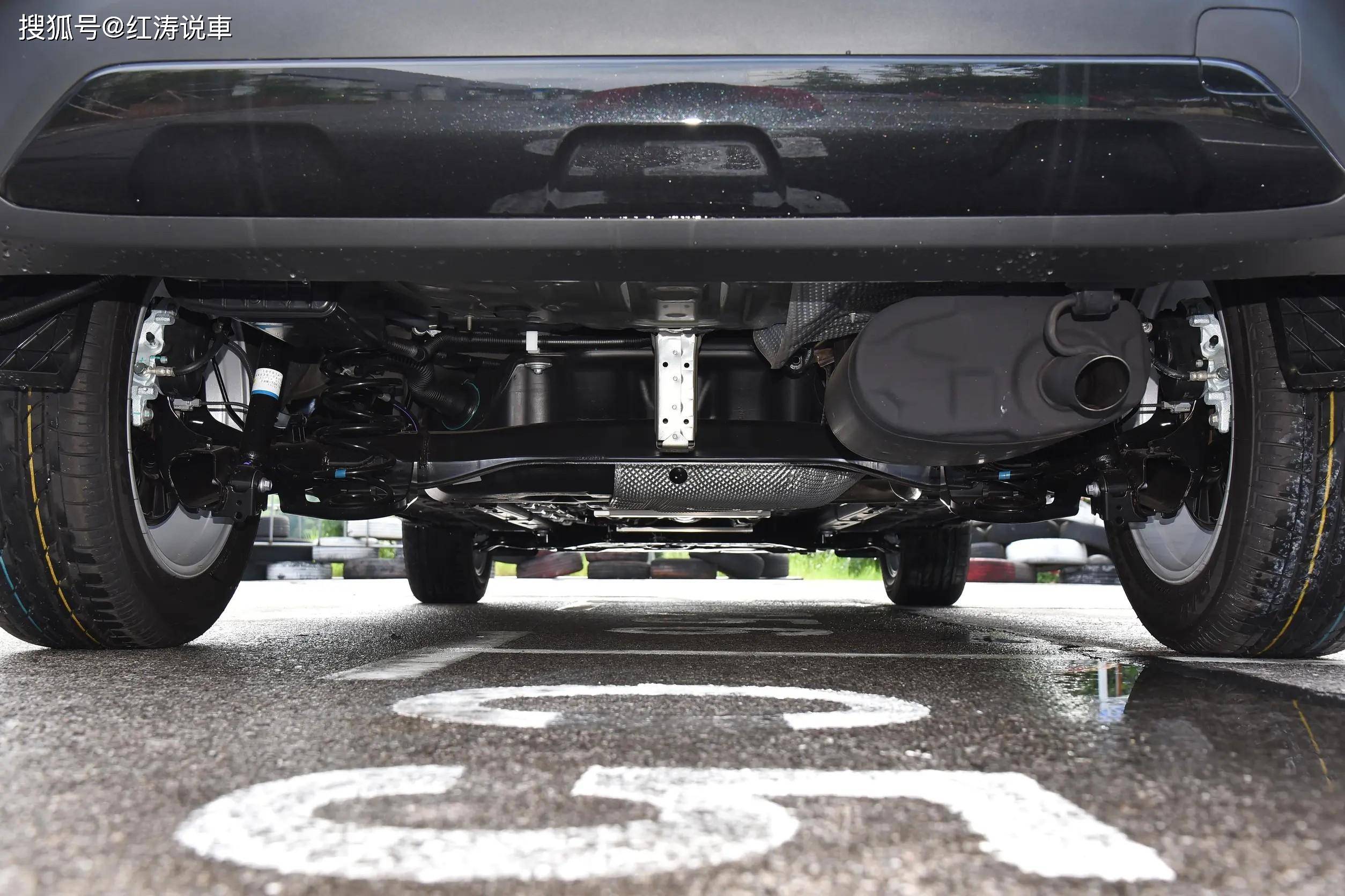 丰田卡罗拉锐放优惠3.8万元左右,锋兰达姊妹版,配2.0l发动机