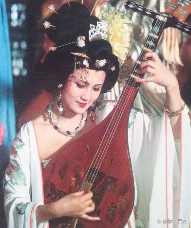 生活中,也有很多胖女孩表示,如果自己生在唐朝,恐怕就是大美女了,可是