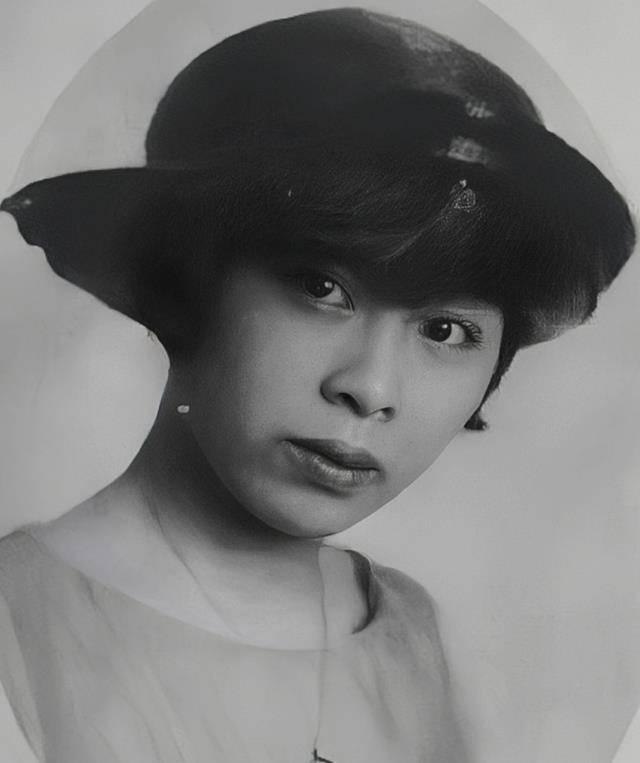 刚生下儿子,丈夫带俩朋友逼她离婚,张幼仪含泪:你的目的达到了