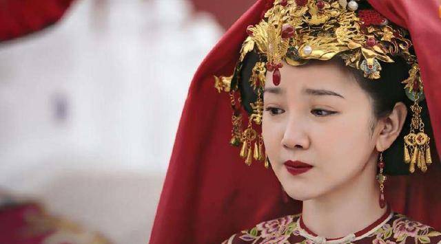 如懿传:50岁惢心给如懿设衣冠冢,为其扫墓,乾隆看后唏嘘不已