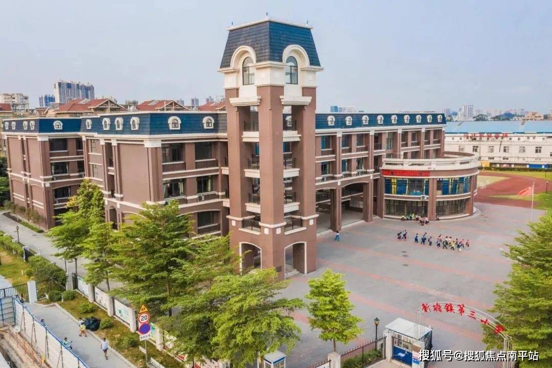 华南师范大学附属小学于1995年晋升广东省一级学校行列,是全省唯一一