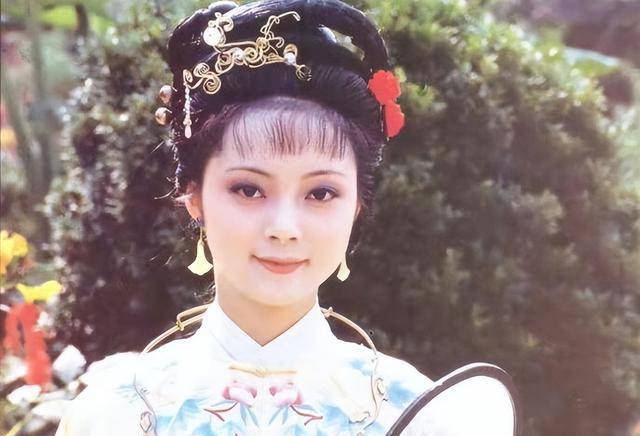 贾政选儿媳,林黛玉和薛宝钗二选一,他私下里跟赵姨娘说出了人选