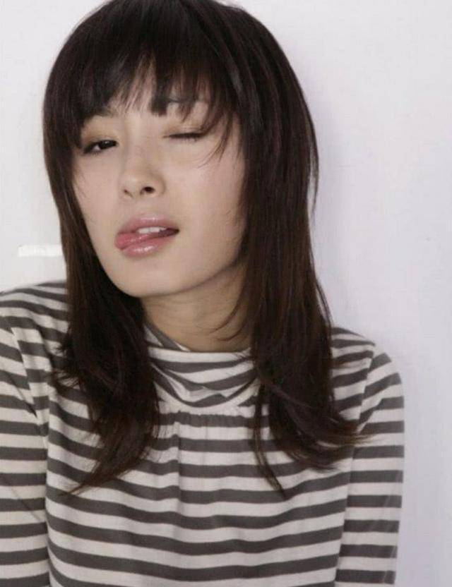 岁杨幂曾被49岁成龙搂在怀里,网友:整没整容一目了然_时光_岁月_照片