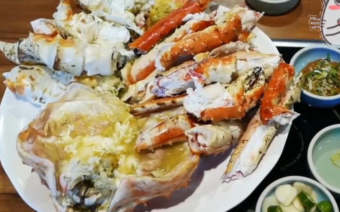 实拍2500块一只的帝王蟹,如此料理简单美味,你的工资能吃几只?