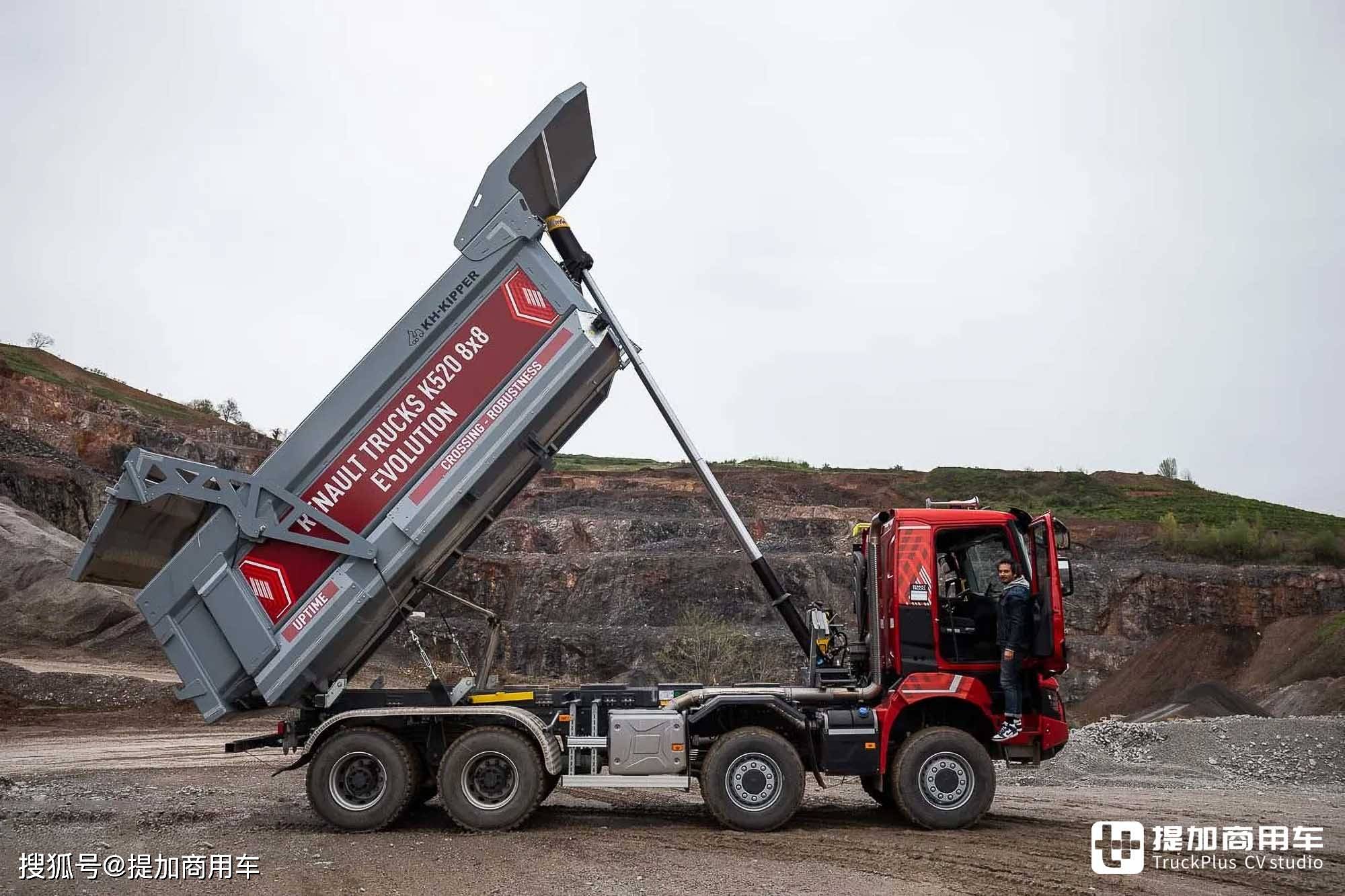国内见不到的雷诺矿用自卸车实拍,外观太"骚气",还是8x8全驱