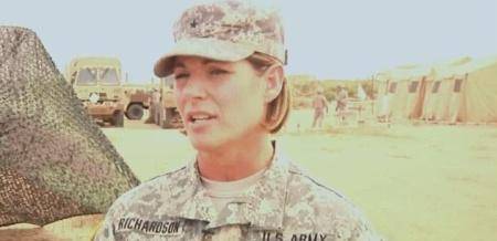 劳拉·理查德森_女性_指挥官