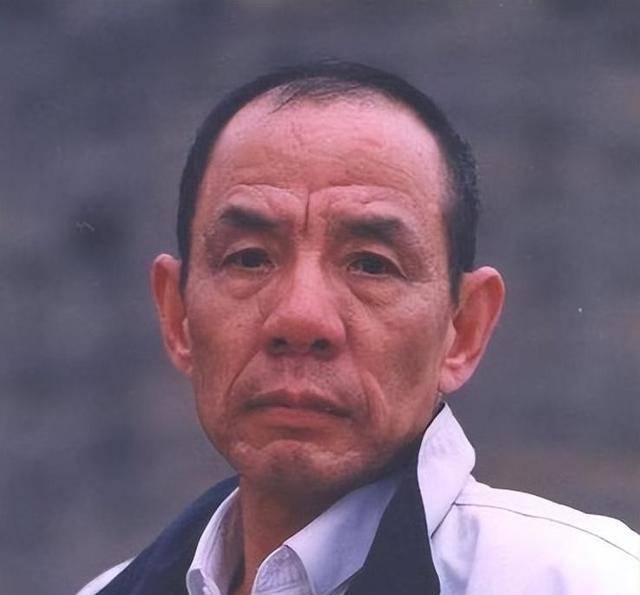 魏宗万:一生不接广告,称4000块工资够生活就行,84岁仍住出租屋