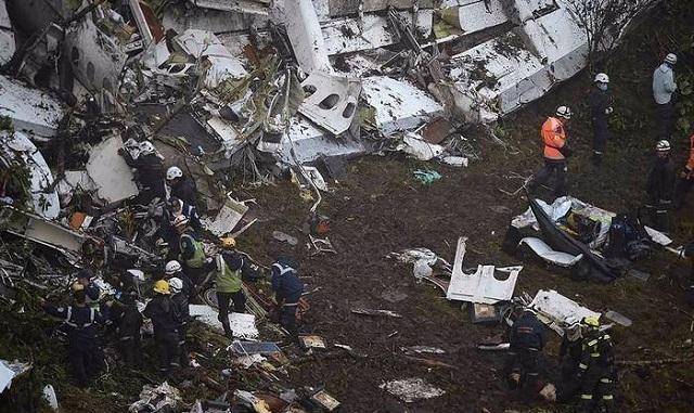 巴西飞机坠毁惨剧:共71人遇难6人获救4人未登机黑匣子找到