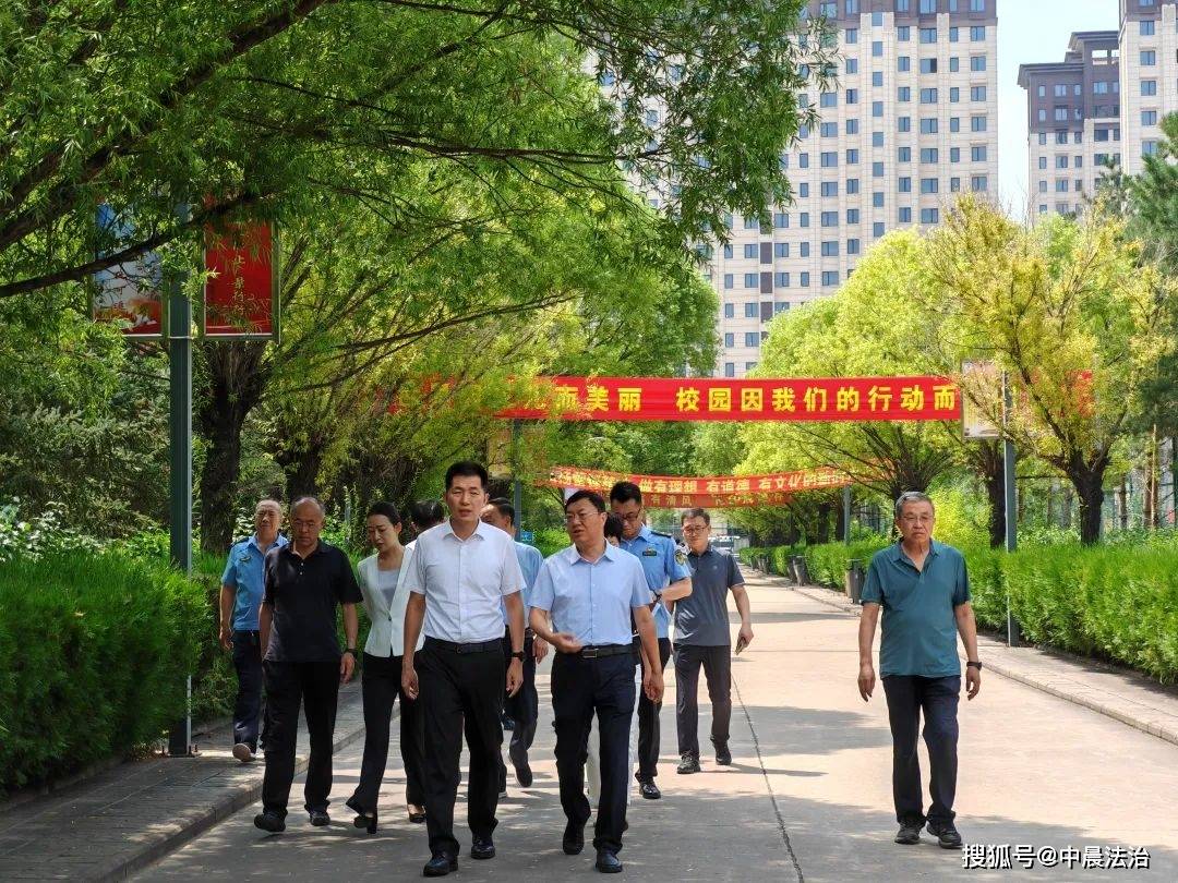 大同市经开区党工委书记宁文鑫赴大同市实验中学调研并检查食品安全