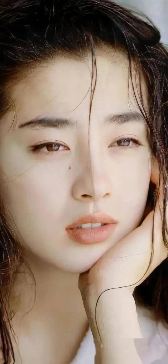 宫泽理惠 写真 女神的魅力无限!宫泽理惠的写真,让你目不转睛!_身材_力量_外貌