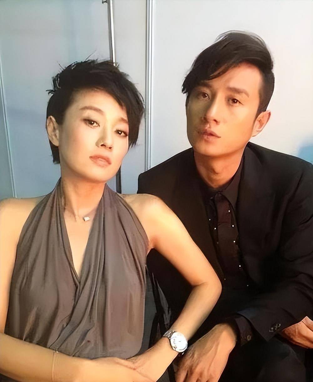 文章与女友逛超市,女方身材纤瘦,气质出众!