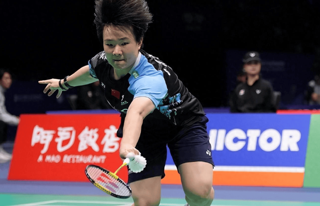 刘圣书/谭宁第一场以21-11,21-15的比分,2-0横扫李汶妹/李怡婧