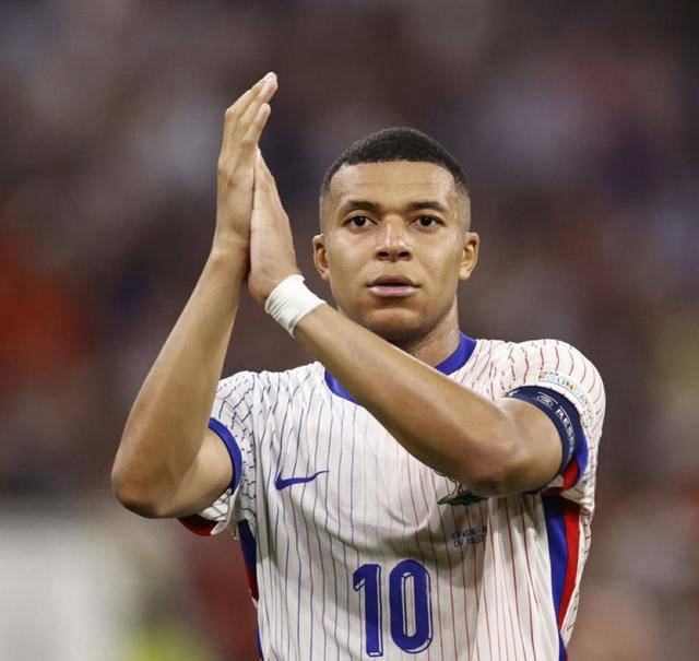 25岁巨星主动认栽_姆巴佩_大赛_赛季