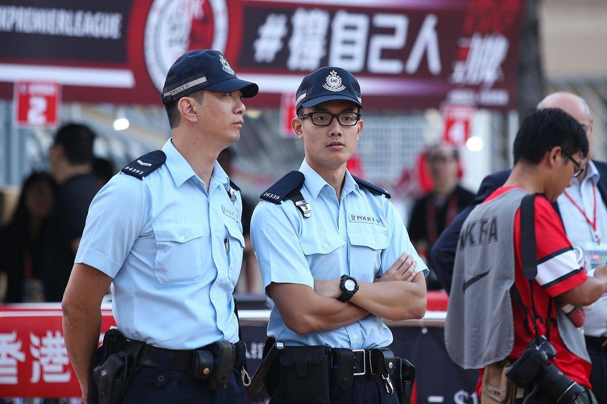 香港警察改用国产手枪!用中国制半自动手枪,取代外国制左轮手枪