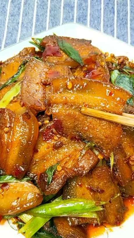 手把手教你做回锅肉,好吃不腻百吃不厌,川菜中的扛把子菜!
