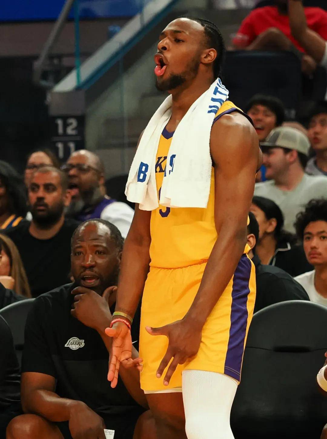 詹姆斯操纵湖人选秀!布朗尼尴尬表现被吐槽,扰乱联盟公平性!