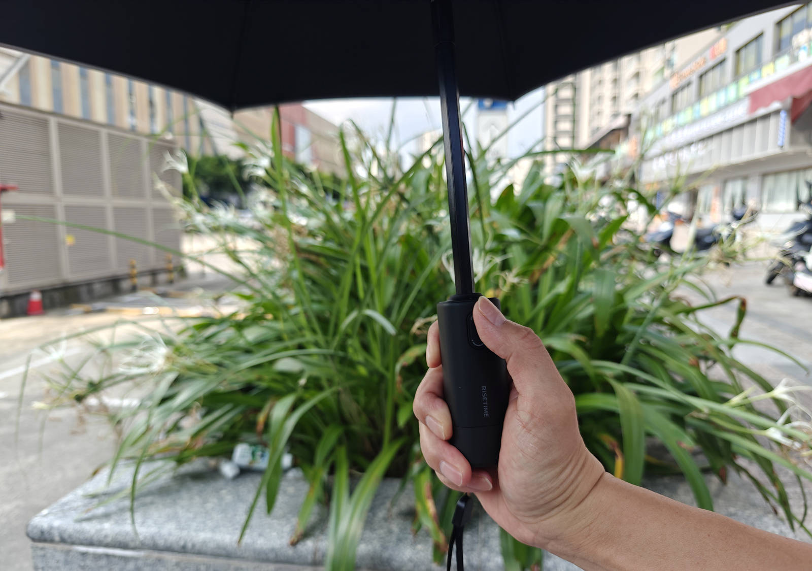 未雨绸缪,出行无忧,日全时智能电动伞体验分享!