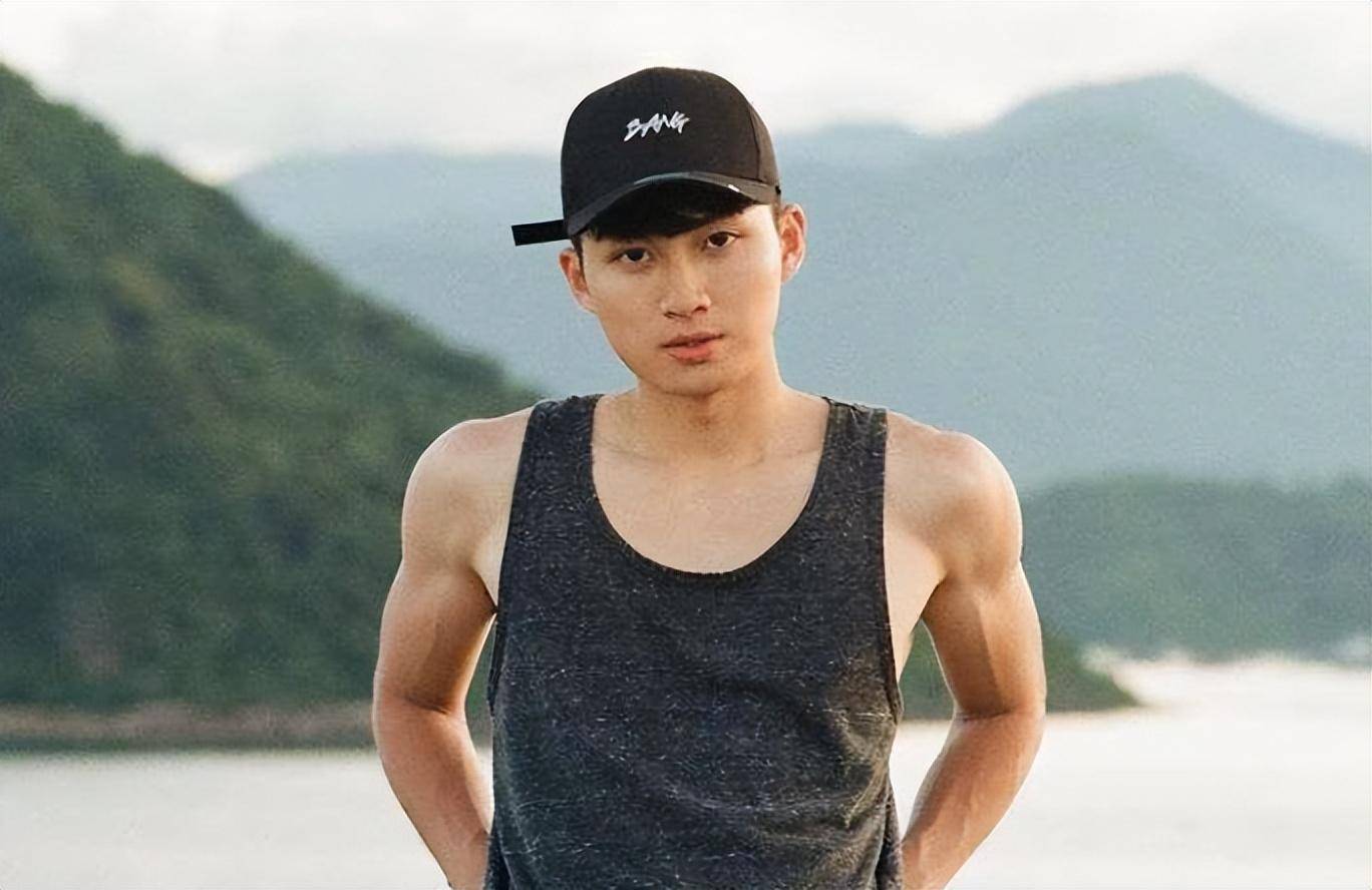 好拼,周嘉洛吴伟豪只穿内裤在台湾街头狂奔,仅遮重要