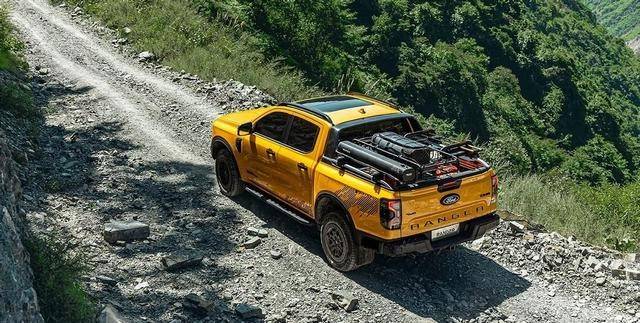 被称为"小猛禽",15万左右的高端皮卡推荐福特ranger