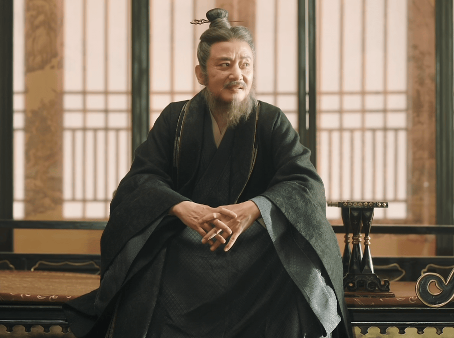 侯长荣的演技早已到了形神兼具的地步,只要他出现在镜头当中,哪怕是