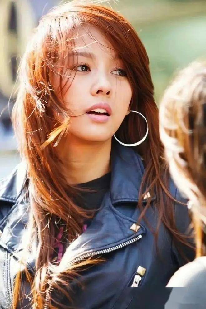 李孝利:美貌与才华的完美诠释,女神级写真让人心动不已!