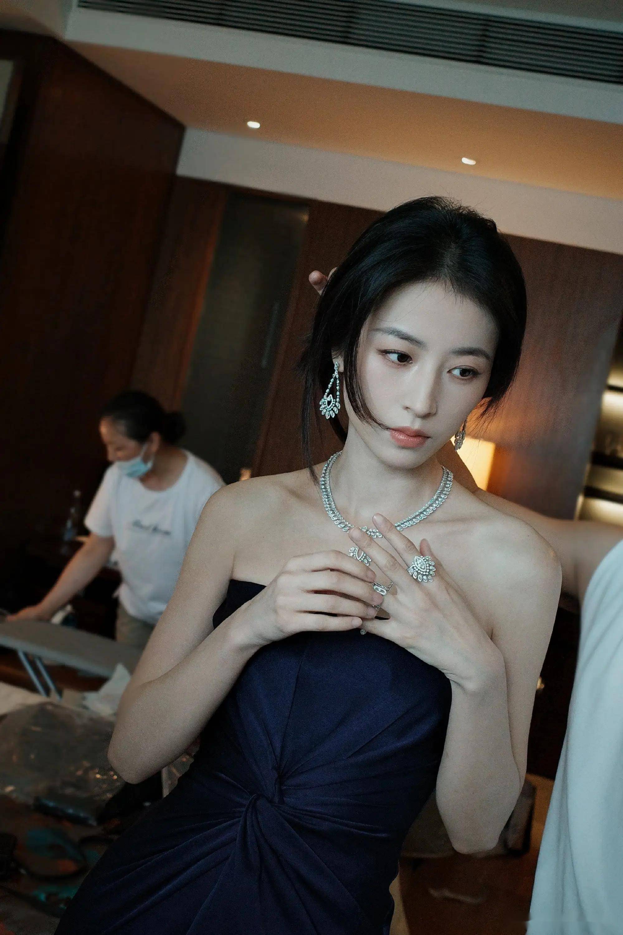 29岁周雨彤这身材,谁敢与她争锋?_外貌_魅力_女神