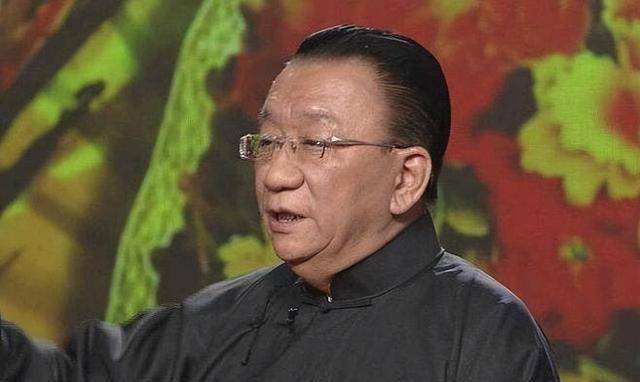 网友:不知道他认不认识侯宝林?