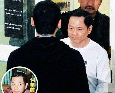 这一"历史性"的时刻,他不惜花费1400万重金,邀来一众香港明星拍摄了
