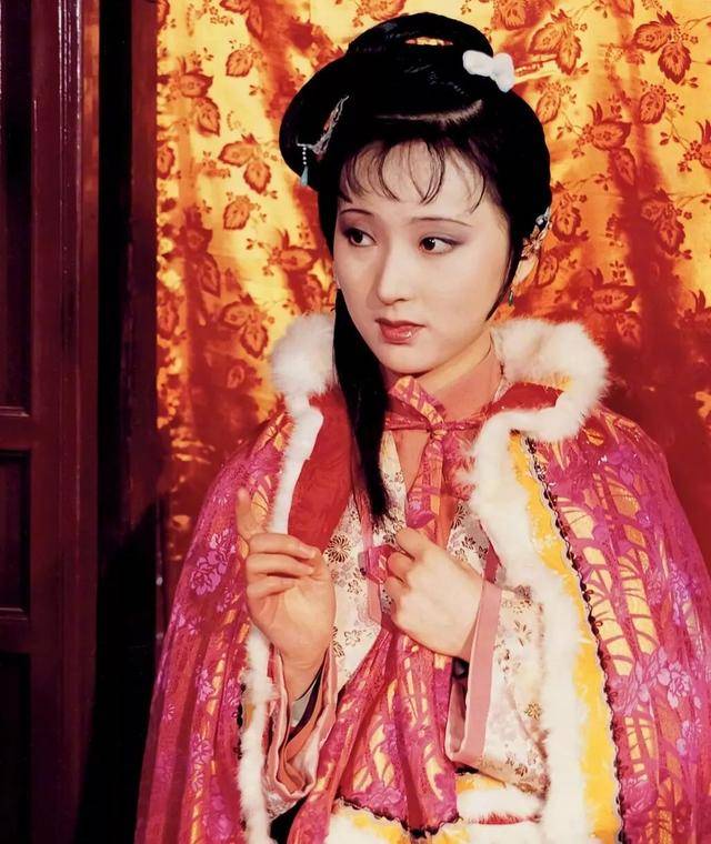 《红楼梦》:王熙凤为什么当众将林黛玉和戏子相比?
