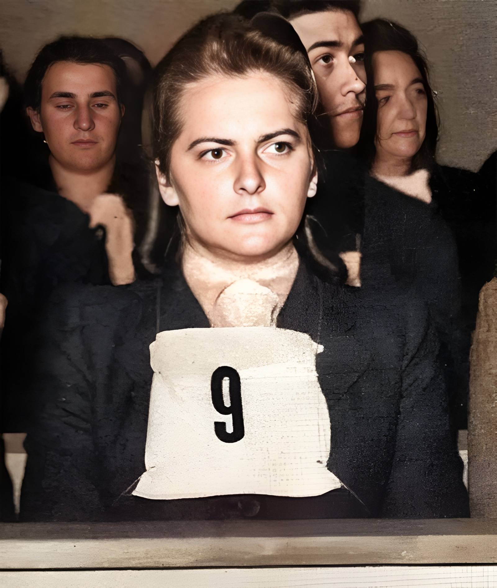 1945年,一集中营女护士被判死刑,临刑前却向法官提出无耻请求_希特勒