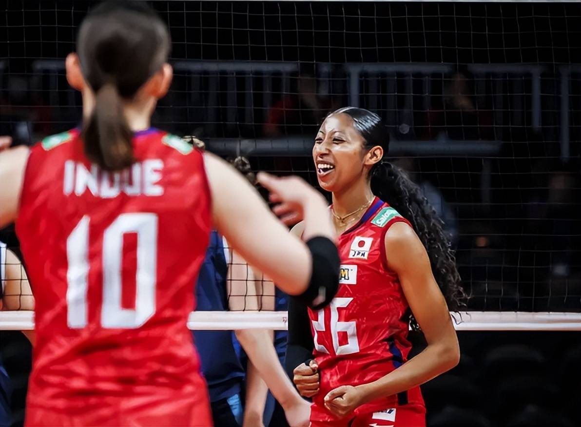 是27岁1个月,而相对年龄比较小的三支球队,肯尼亚女排,荷兰女排和法国