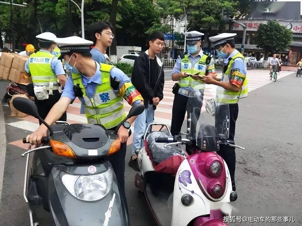 交警查车的图片大全图片