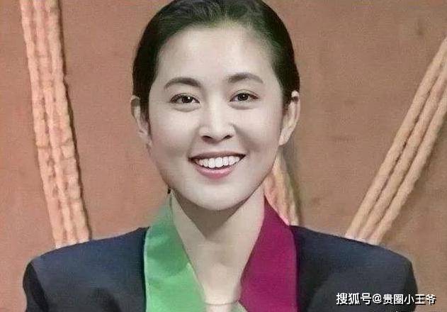 65岁倪萍医美之后真时髦,前后差别大根本不敢认,完全没了土气