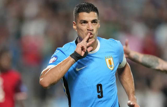 然而,进入淘汰赛后,乌拉圭从贝尔萨的激情足球变回了传统的防守反击