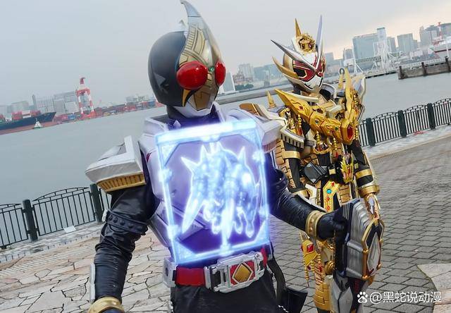 假面骑士雷杰多:崇皇时王形态的离谱战力表现 无敌的套娃式摇人