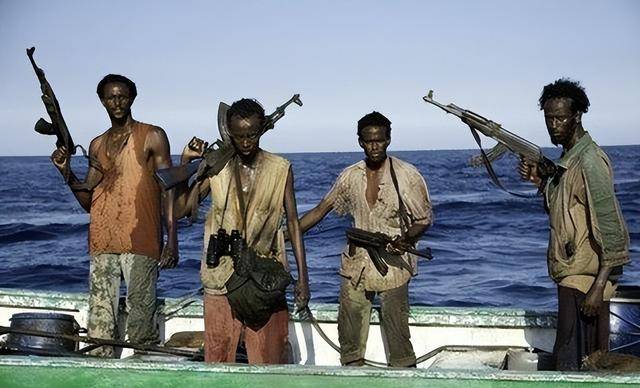 2010年,索马里海盗误抢俄罗斯油轮,打劫不成,激战后遭"团灭"