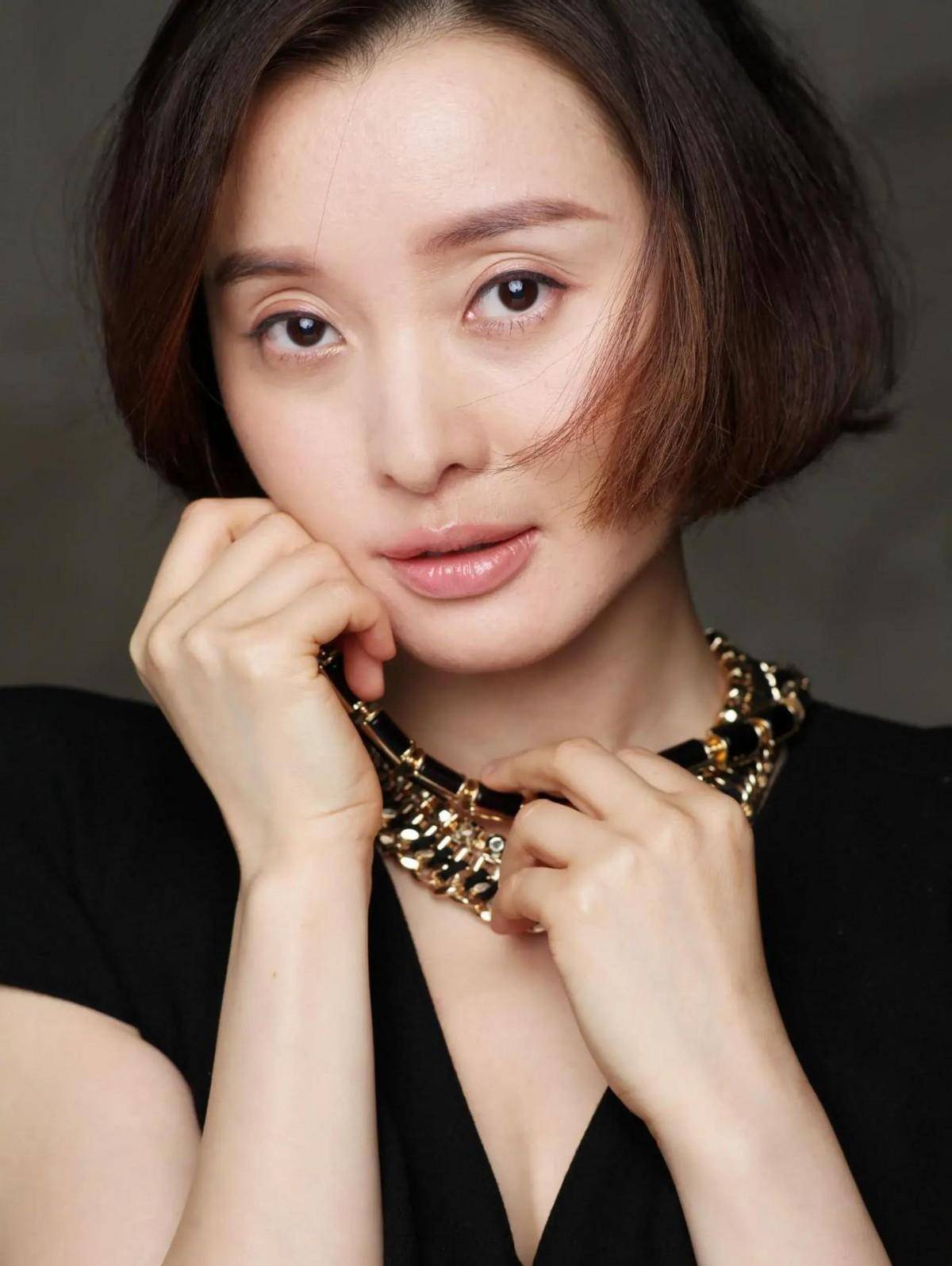 中国最干净的7位女星,不傍富豪,不滥情,个个清白干净_何赛飞_吴越