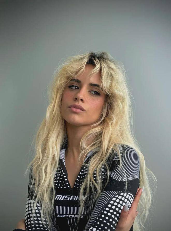 camila cabello 与 shawn mendes 共赏足球赛_肖恩·门德斯_卡米拉