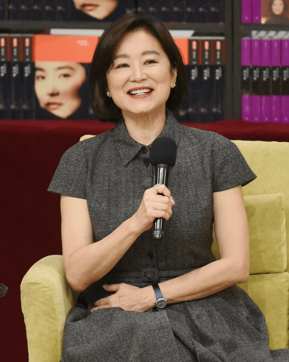 69岁林青霞意外受伤，熬夜20年吃3次安眠药才睡，醒来后肋骨摔裂-林青霞年轻时图片