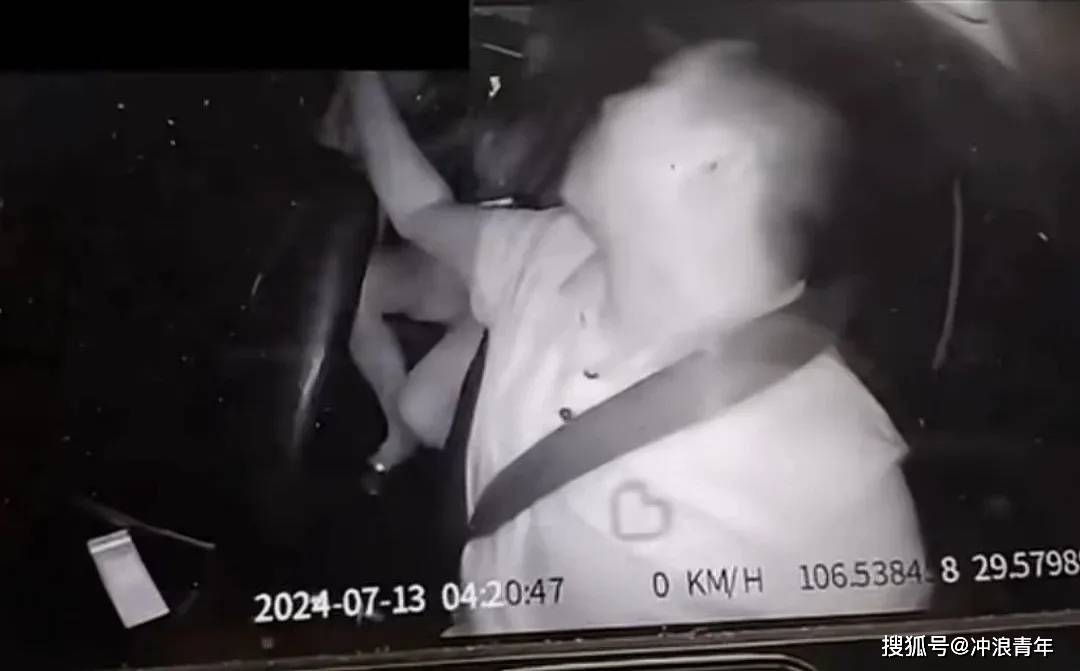 网传:两女子凌晨坐出租车被司机摸胸后续!