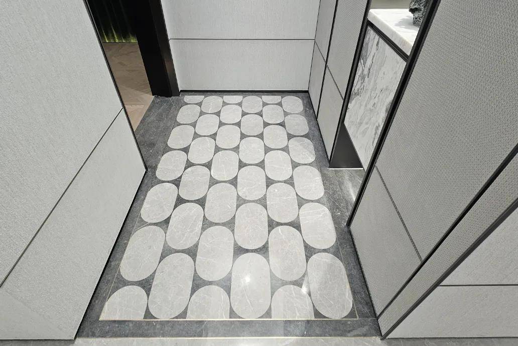 地面大理石铺装,采用云朵拉灰大理石.