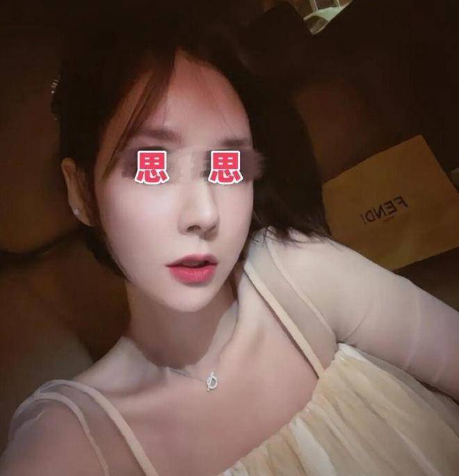 杨鸣离婚后和女儿被偶遇,10岁女儿身高一米七,女友思思博士毕业